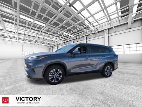 Used 2024 Toyota Highlander XLE image 7