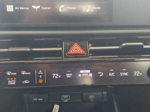 Used 2024 Kia Niro LX FWD image 31