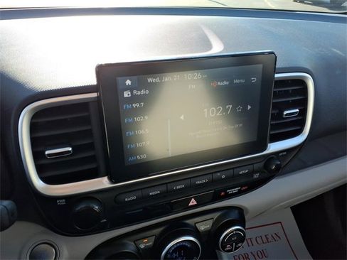 Used 2024 Hyundai Venue SEL image 19