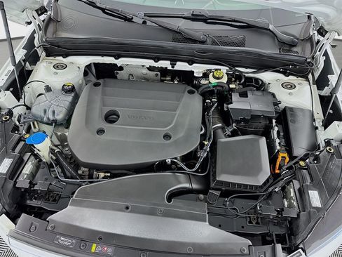 Used 2023 Volvo XC40 B4 Plus w/ Driver Assist Package image 32