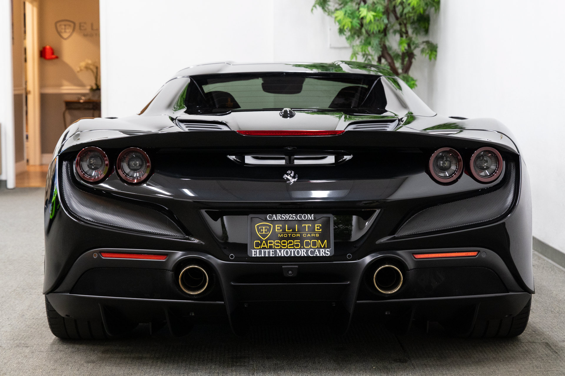 Used 2021 Ferrari F8 Tributo RWD image 24