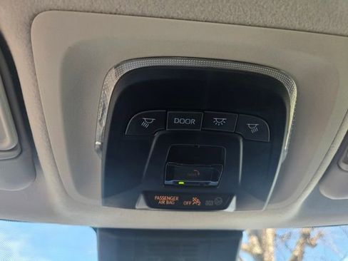 Used 2025 Toyota Corolla LE image 19