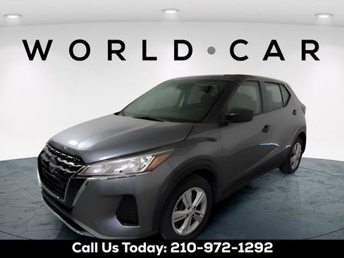 Used 2024 Nissan Kicks S image 3