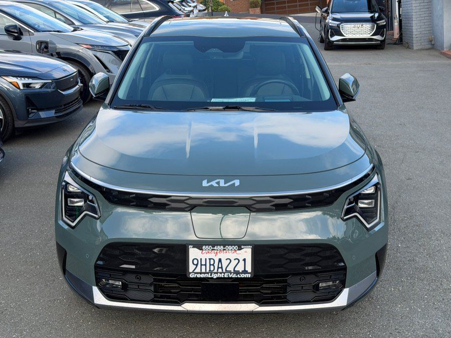 Used 2023 Kia Niro Wave FWD image 2