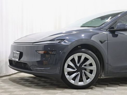 Used 2026 Tesla Model Y Long Range image 3