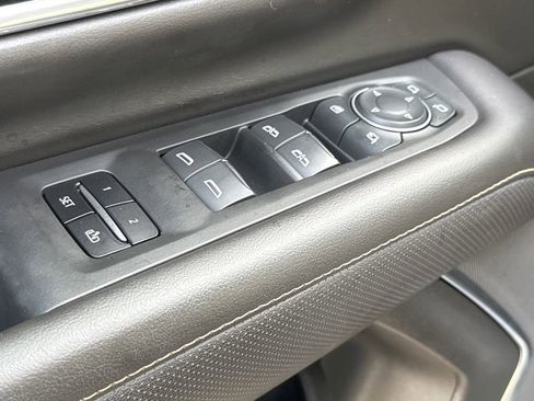 Used 2023 Chevrolet Suburban Premier image 21