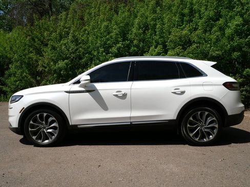 Used 2023 Lincoln Nautilus Reserve AWD/4WD image 4