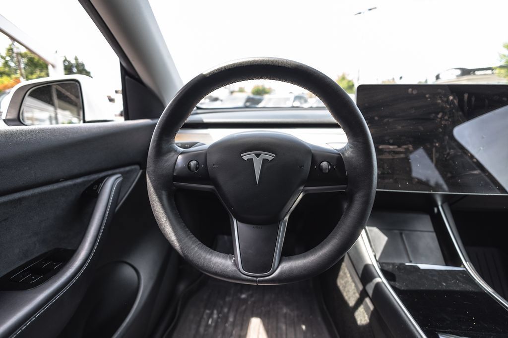Used 2021 Tesla Model Y Long Range AWD/4WD image 19