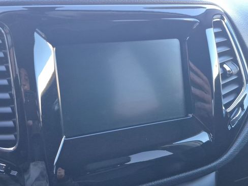 Used 2019 Jeep Compass Altitude image 21