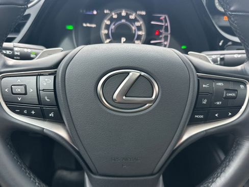Certified 2025 Lexus ES 300h w/ Premium Package image 18