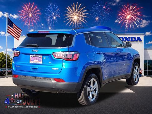 Used 2024 Jeep Compass Latitude AWD/4WD image 5