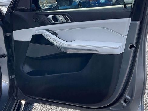 Used 2025 BMW X7 xDrive40i w/ Executive Package image 50