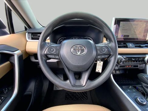 Used 2025 Toyota RAV4 LE AWD/4WD image 6