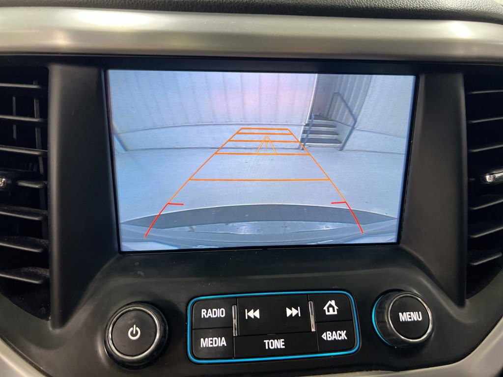 Used 2017 GMC Acadia SLT FWD image 16