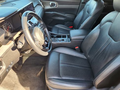 Used 2022 Kia Sorento EX w/ Panoramic Sunroof Package image 12