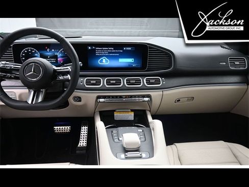 Used 2025 Mercedes-Benz GLS 450 4MATIC image 9