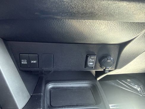 Used 2016 Toyota RAV4 LE AWD/4WD image 22