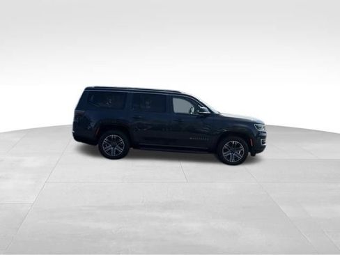 Used 2024 Jeep Wagoneer 4WD w/ Premium Group I image 5