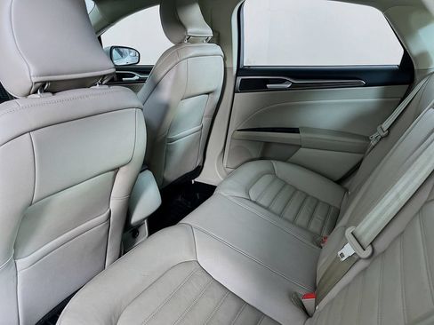 Used 2018 Ford Fusion SE FWD image 32