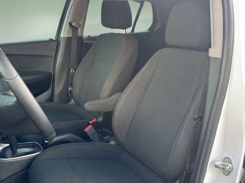 Used 2018 Chevrolet Trax LS FWD image 10