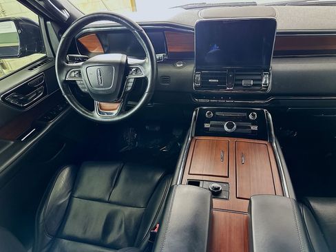 Used 2021 Lincoln Navigator Reserve image 17