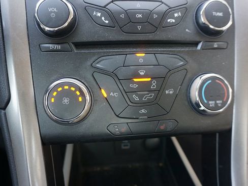 Used 2017 Ford Fusion SE FWD image 10