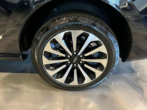 Used 2024 Lincoln Navigator Reserve image 11