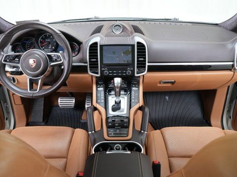 Used 2017 Porsche Cayenne Turbo AWD image 76