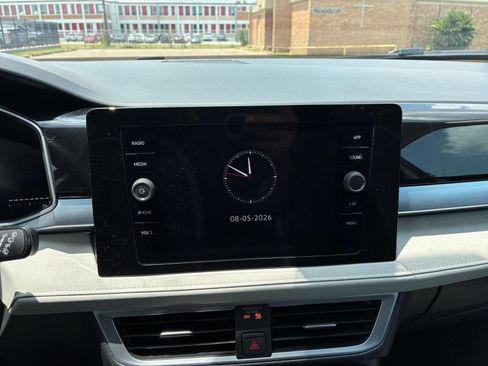 Used 2026 Volkswagen Taos SE FWD image 16