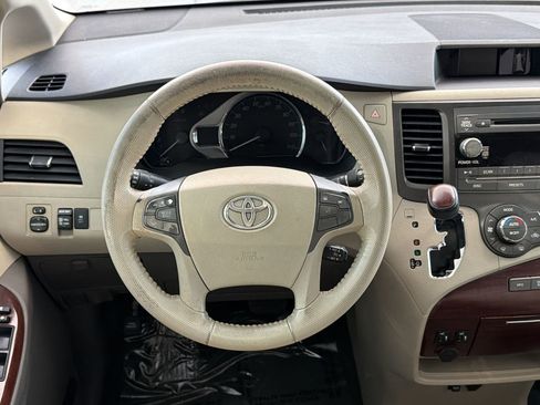 Used 2011 Toyota Sienna XLE FWD image 18