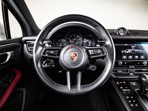 Certified 2023 Porsche Macan AWD/4WD image 26