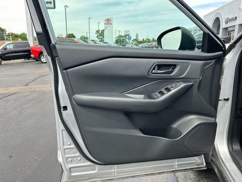 Used 2025 Nissan Rogue S AWD/4WD image 73