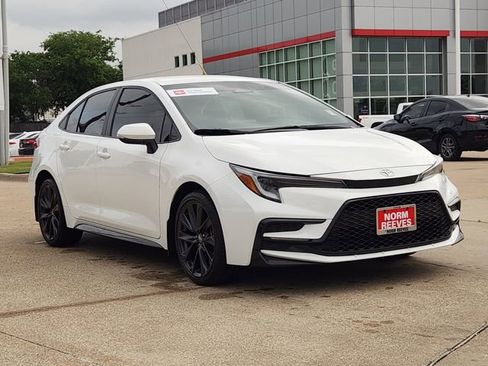 Used 2024 Toyota Corolla SE FWD image 2