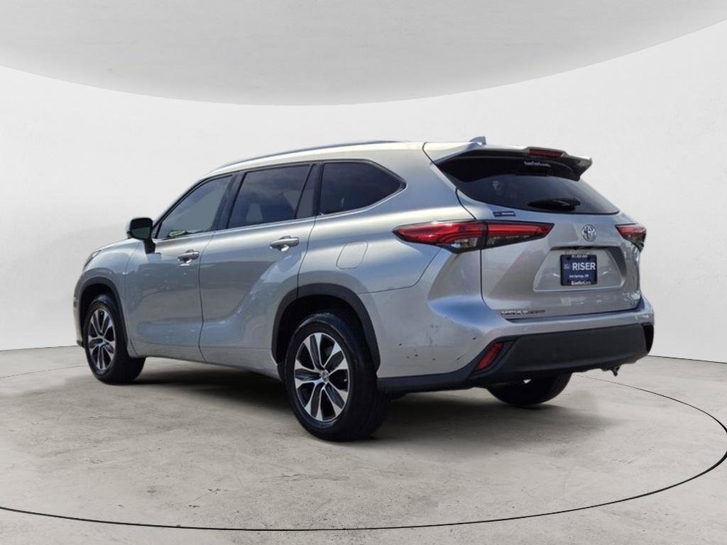 Used 2021 Toyota Highlander XLE FWD image 5
