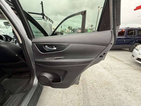 Used 2018 Nissan Rogue SL w/ Premium Package FWD image 17