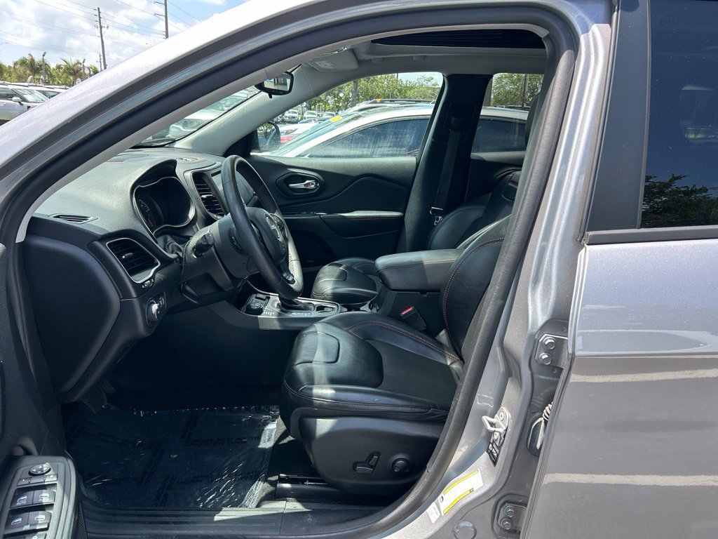 Used 2022 Jeep Cherokee Trailhawk w/ Sun, Sound & Nav Group AWD/4WD image 16