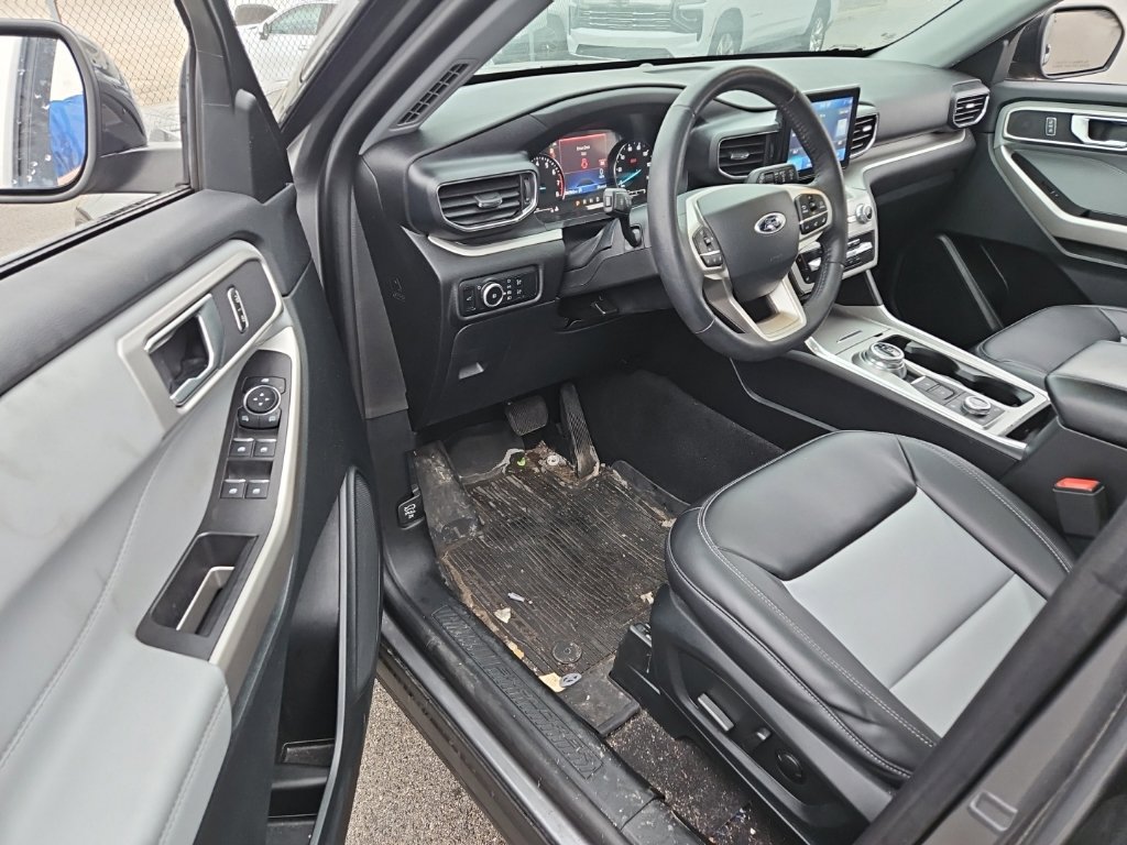 Used 2024 Ford Explorer XLT w/ Equipment Group 202A AWD/4WD image 6
