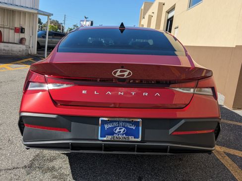 New 2026 Hyundai Elantra SE image 6