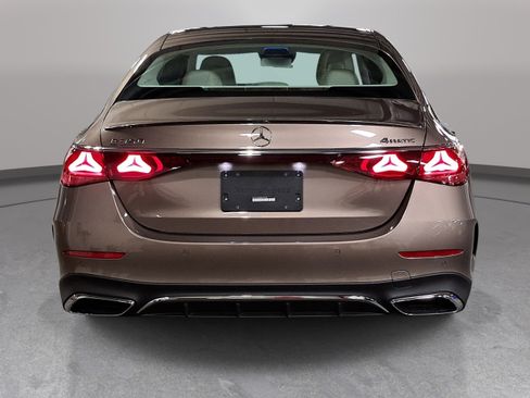 Used 2024 Mercedes-Benz E 350 4MATIC Sedan image 7