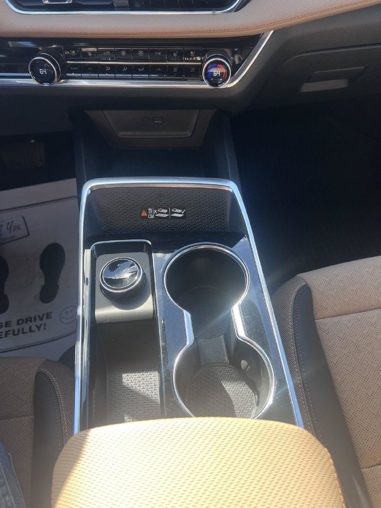 Used 2025 Chevrolet Equinox ACTIV w/ Safety and Technology Package AWD/4WD image 18