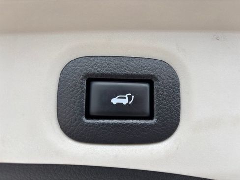 Used 2018 Nissan Rogue SL w/ Premium Package AWD/4WD image 8