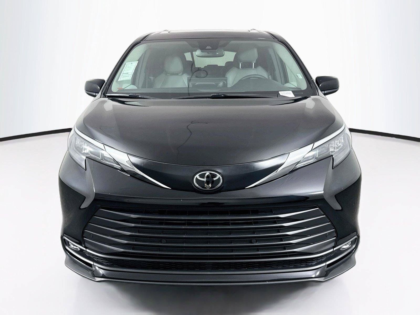 Certified 2026 Toyota Sienna XLE FWD image 9