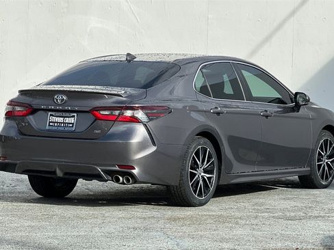 Used 2021 Toyota Camry SE w/ Convenience Package image 3