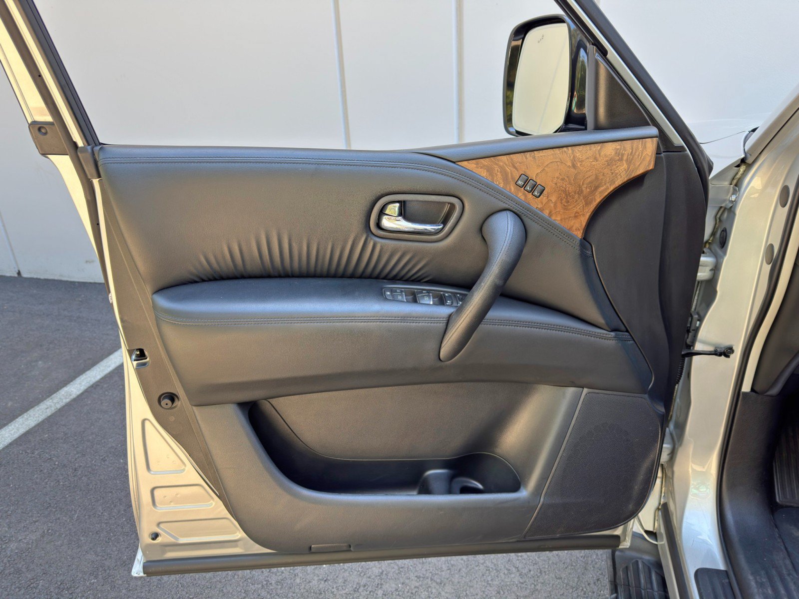 Used 2021 Nissan Armada SL w/ Captain's Chairs Package AWD/4WD image 45