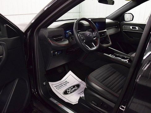 Used 2025 Ford Explorer ST-Line image 17