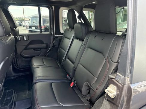 Used 2024 Jeep Wrangler Unlimited Rubicon w/ Convenience Group AWD/4WD image 15
