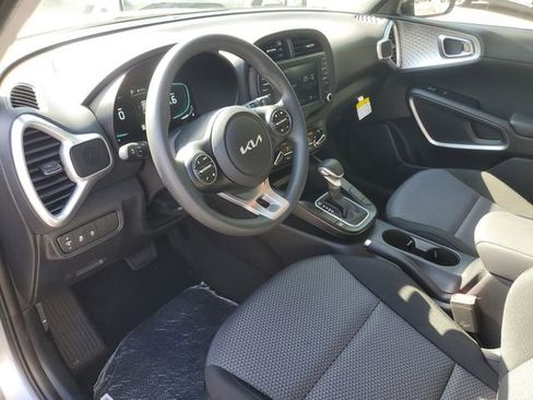 Used 2025 Kia Soul LX FWD image 14
