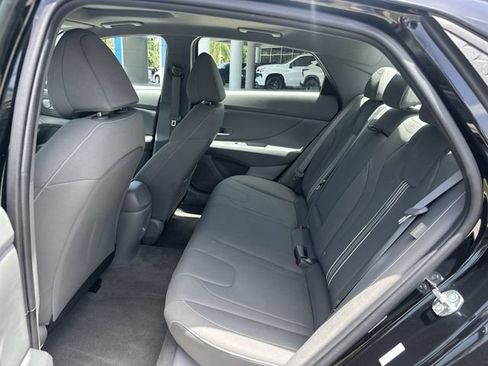 Used 2025 Hyundai Elantra SEL FWD image 27
