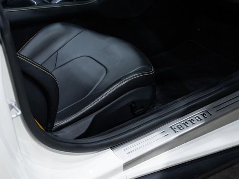 Used 2019 Ferrari Portofino image 35