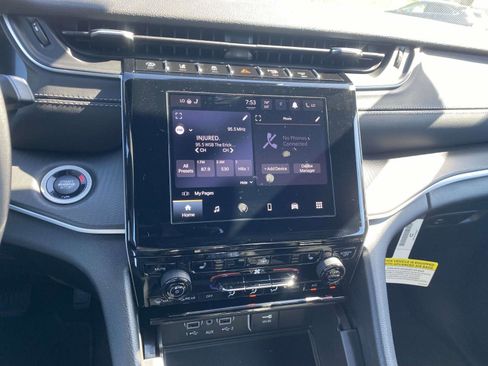 New 2025 Jeep Grand Cherokee Altitude image 7